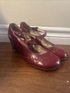 Fluevog Operetta malibran criss crossed Mary Jane heels burgundy
